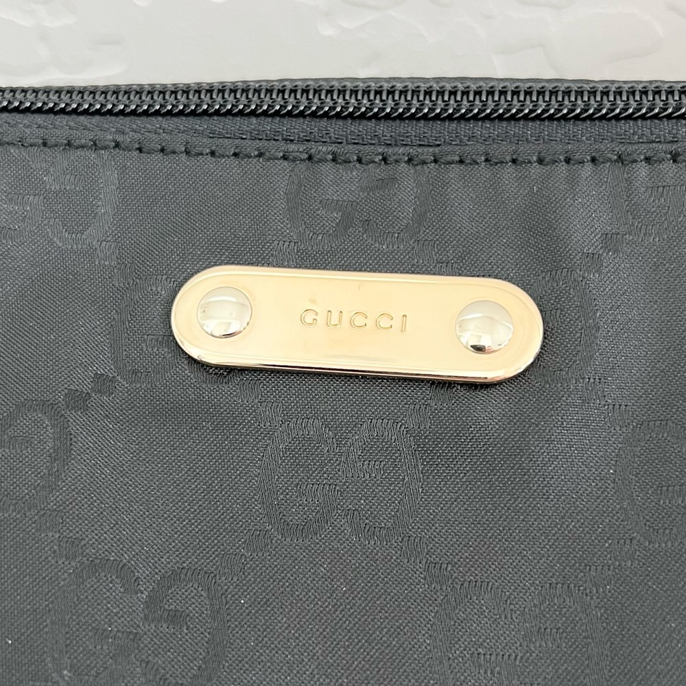 Gucci Elegant Black Crossbody Bag - Picture 11 of 14